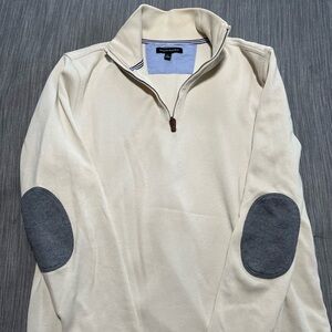Men’s Large White Banana Republic Sweater w/ Gray Elbow Patches. Smoke free home